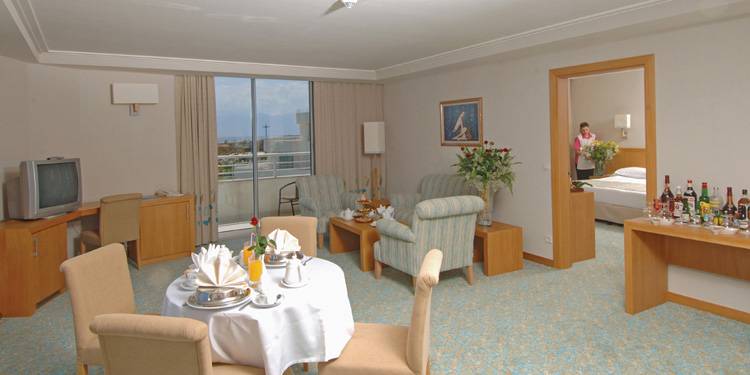    MIRACLE RESORT HOTEL _room